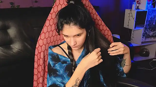 Snapshot of Hyeon_Jin chatting on 02/13/25, 04:43 Hyeon Jin online show from 02/13/25, 04:43