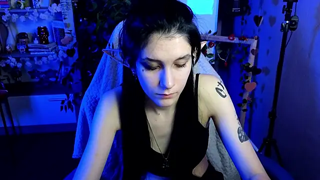 Snapshot of Hyeon_Jin chatting on 02/17/25, 04:31 Hyeon Jin online show from 02/17/25, 04:31