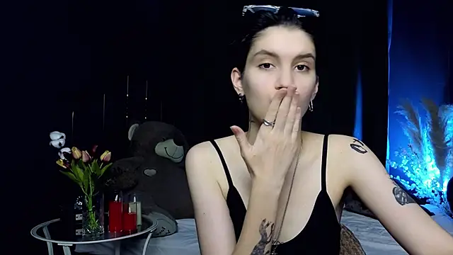 Snapshot of Hyeon_Jin chatting on 03/20/25, 10:10 Hyeon Jin online show from 03/20/25, 10:10