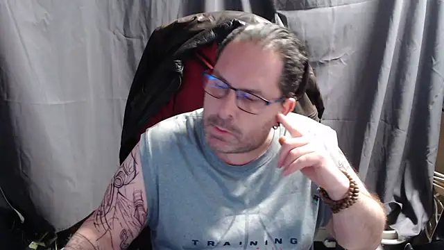 Snapshot of Streamlove77 chatting on 02/14/25, 03:47 Streamlove77 online show from 02/14/25, 03:47