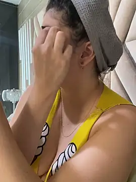 MilaRux online show from 11/07/25, 07:36