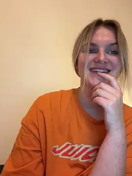 shiny bunnyyy online show from 01/05/25, 09:03