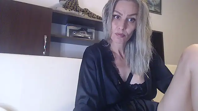 Snapshot of AshlineKatte chatting on 09/22/25, 05:26 AshlineKatte online show from 09/22/25, 05:26