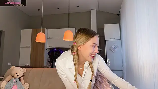 Snapshot of Shyrubate chatting on 02/16/25, 05:15 Shyrubate online show from 02/16/25, 05:15