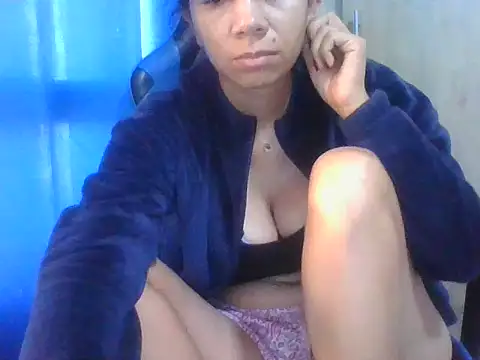 Danielagomez33 online show from 02/04/26, 12:44