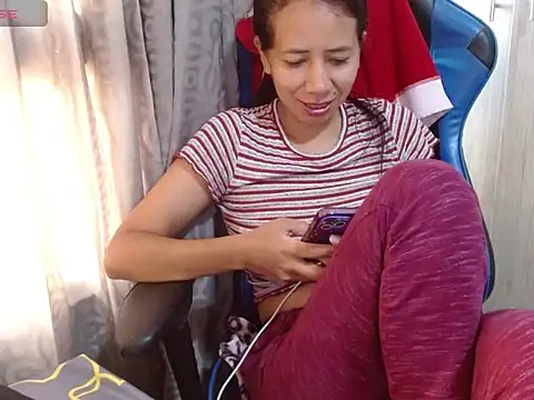 Danielagomez33 online show from 04/14/26, 01:06