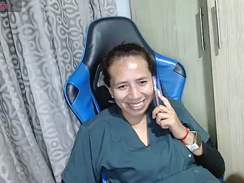 Danielagomez33 online show from 04/17/26, 12:35