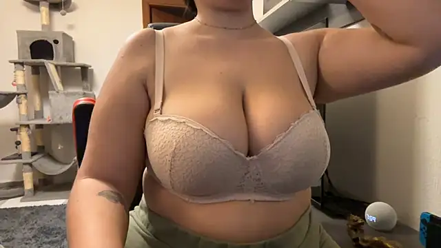 Snapshot of Caitlyn_lust chatting on 01/14/25, 07:00 Caitlyn lust online show from 01/14/25, 07:00