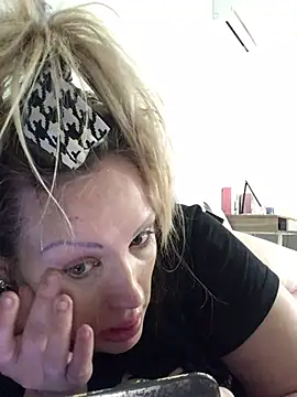 VikiiStoun online show from 03/08/25, 12:09