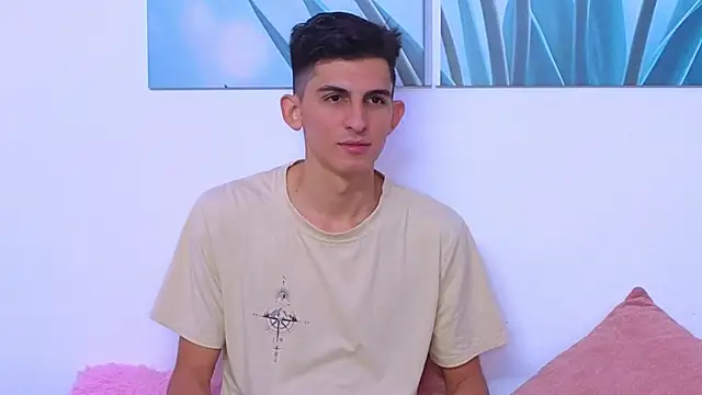 Ana and Leo online show from 12/05/25, 02:14