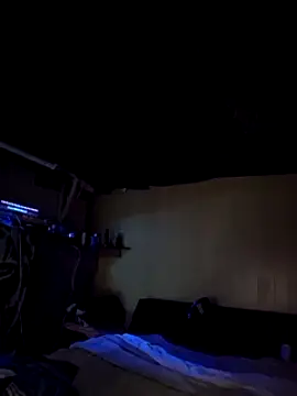 Snapshot of hesjustafriend chatting on 01/13/25, 08:37 hesjustafriend online show from 01/13/25, 08:37