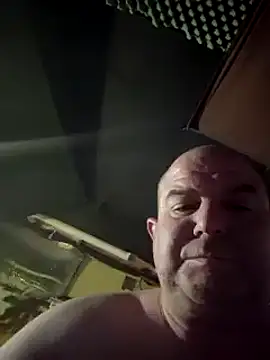 Snapshot of hesjustafriend chatting on 02/07/25, 04:06 hesjustafriend online show from 02/07/25, 04:06