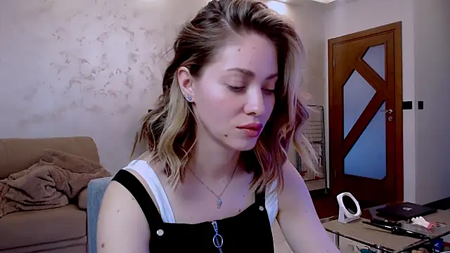 Snapshot of Eroticgiftxxx chatting on 03/06/25, 01:57 Eroticgiftxxx online show from 03/06/25, 01:57
