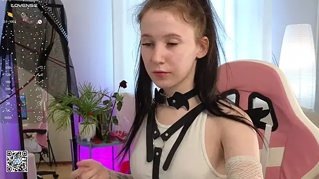 mon lola online show from 02/16/25, 09:04