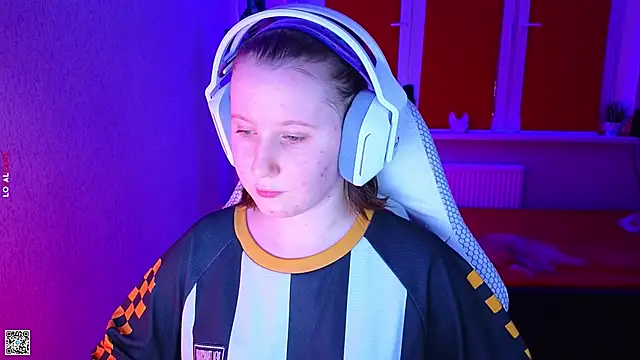 mon lola online show from 11/07/25, 03:01