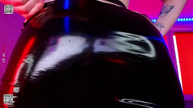 mon lola online show from 04/08/26, 11:43