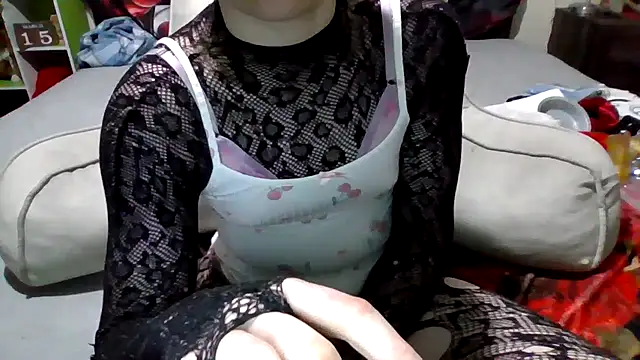 Snapshot of AverageRose chatting on 03/16/25, 02:32 AverageRose online show from 03/16/25, 02:32