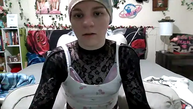 Snapshot of AverageRose chatting on 03/16/25, 06:01 AverageRose online show from 03/16/25, 06:01