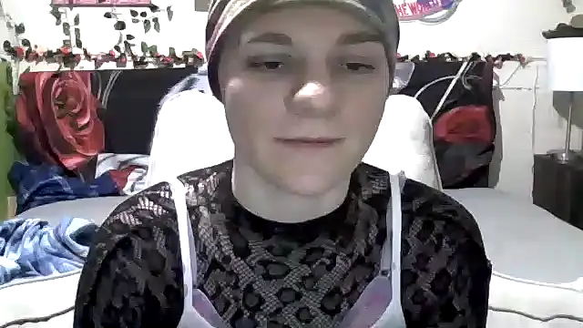 Snapshot of AverageRose chatting on 03/16/25, 09:05 AverageRose online show from 03/16/25, 09:05