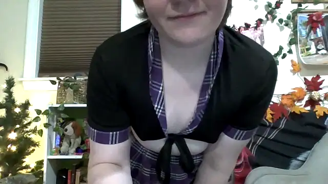 Snapshot of AverageRose chatting on 02/13/26, 10:44 AverageRose online show from 02/13/26, 10:44