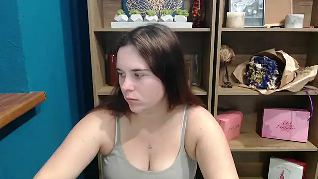 mini girly online show from 10/05/25, 12:25