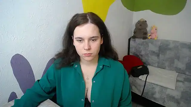 mini girly online show from 10/31/25, 01:45