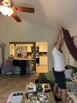 Snapshot of 32XRedBeard chatting on 01/16/25, 05:12 32XRedBeard online show from 01/16/25, 05:12