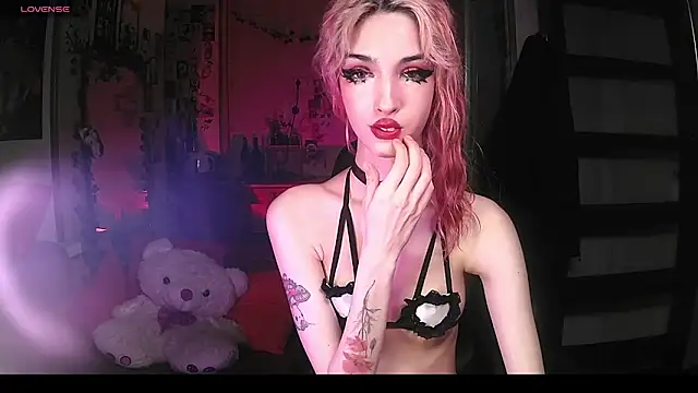 Snapshot of Ink__pleasure chatting on 09/19/25, 11:27 Ink pleasure online show from 09/19/25, 11:27