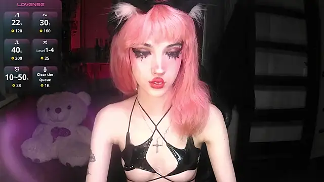 Snapshot of Ink__pleasure chatting on 10/31/25, 11:39 Ink pleasure online show from 10/31/25, 11:39