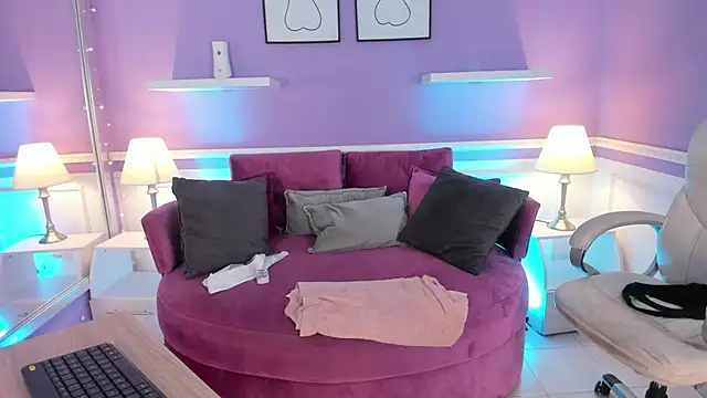 Snapshot of Emma_Walkerr_ chatting on 02/06/25, 10:00 Emma Walkerr online show from 02/06/25, 10:00