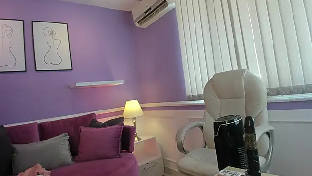 Snapshot of Emma_Walkerr_ chatting on 02/08/25, 07:05 Emma Walkerr online show from 02/08/25, 07:05