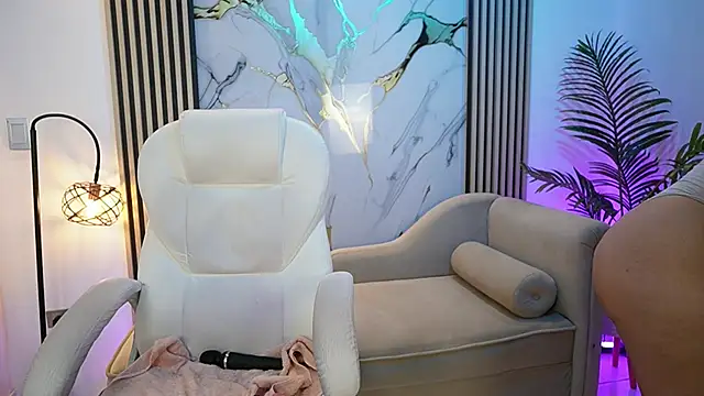 Emma Walkerr  online show from 04/09/26, 07:08