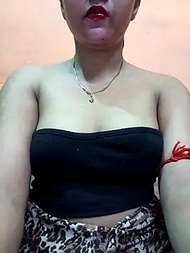 Snapshot of Eisha_20s chatting on 09/12/25, 10:32 Eisha 20s online show from 09/12/25, 10:32