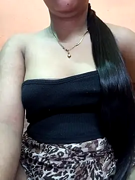 Snapshot of Eisha_20s chatting on 10/13/25, 08:53 Eisha 20s online show from 10/13/25, 08:53