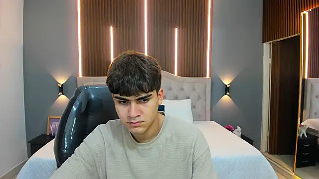 Tommy18   online show from 11/11/25, 03:39