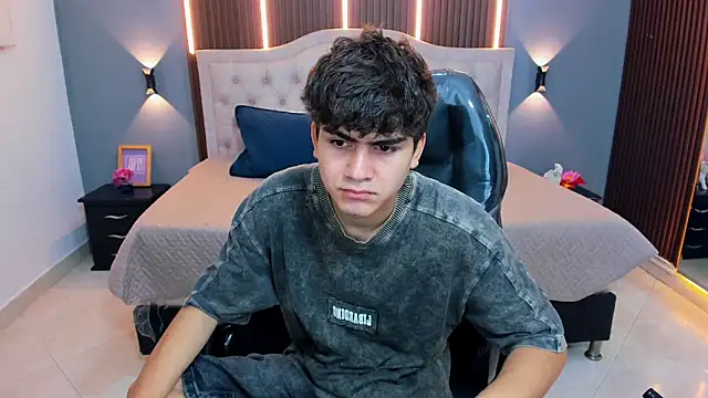 Tommy18   online show from 04/01/26, 03:40