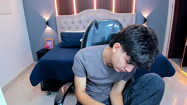 Tommy18   online show from 04/22/26, 03:31