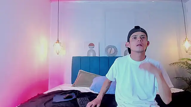 Snapshot of Bonny_and_carrot chatting on 02/27/25, 01:48 Bonny and carrot online show from 02/27/25, 01:48