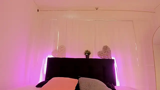 Snapshot of Bonny_and_carrot chatting on 09/08/25, 07:13 Bonny and carrot online show from 09/08/25, 07:13