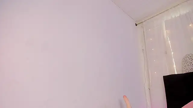 Snapshot of Bonny_and_carrot chatting on 10/04/25, 07:12 Bonny and carrot online show from 10/04/25, 07:12