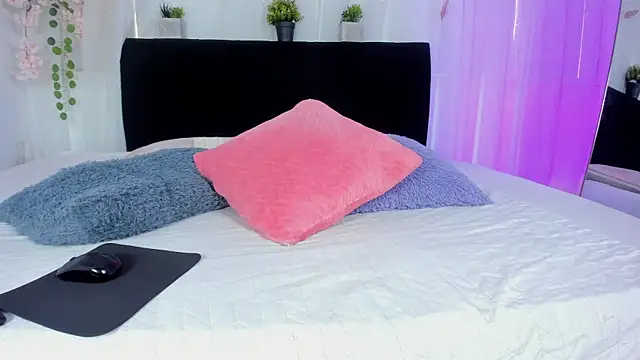 Bonny and carrot online show from 12/20/25, 06:48