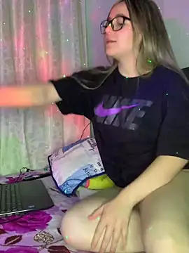 Snapshot of LunaShine_ chatting on 02/13/25, 11:26 LunaShine online show from 02/13/25, 11:26