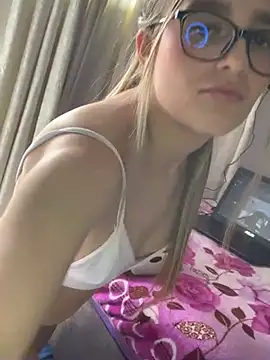 Snapshot of LunaShine_ chatting on 02/16/25, 06:21 LunaShine online show from 02/16/25, 06:21