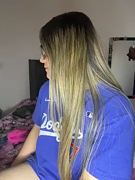 Snapshot of LunaShine_ chatting on 09/28/25, 01:33 LunaShine online show from 09/28/25, 01:33