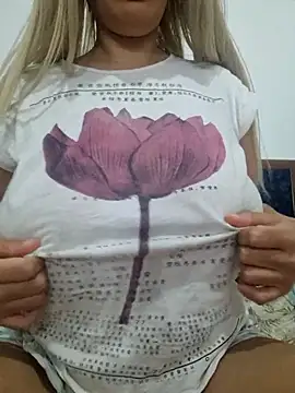 Snapshot of nonalona199999 chatting on 11/10/25, 02:32 nonalona199999 online show from 11/10/25, 02:32