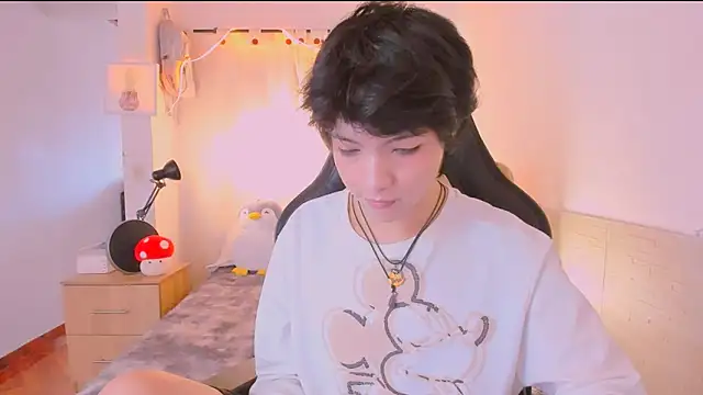 AllanYong18 online show from 04/10/26, 01:27