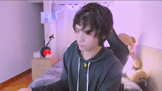 AllanYong18 online show from 04/17/26, 07:11