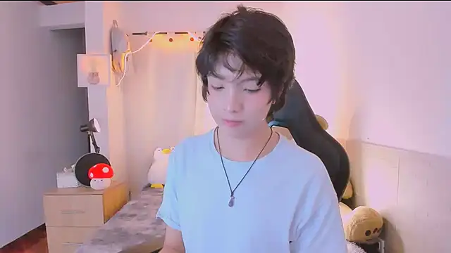 AllanYong18 online show from 04/19/26, 04:23