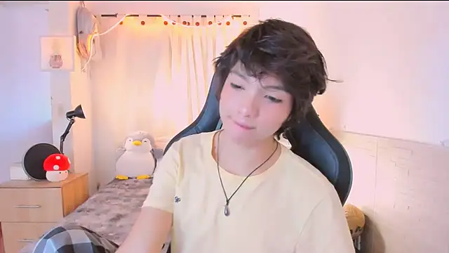 AllanYong18 online show from 04/25/26, 01:41