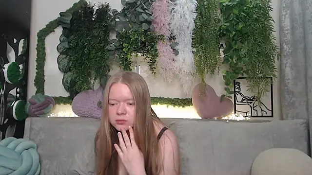 Snapshot of scyrim2 chatting on 03/06/25, 03:02 scyrim2 online show from 03/06/25, 03:02